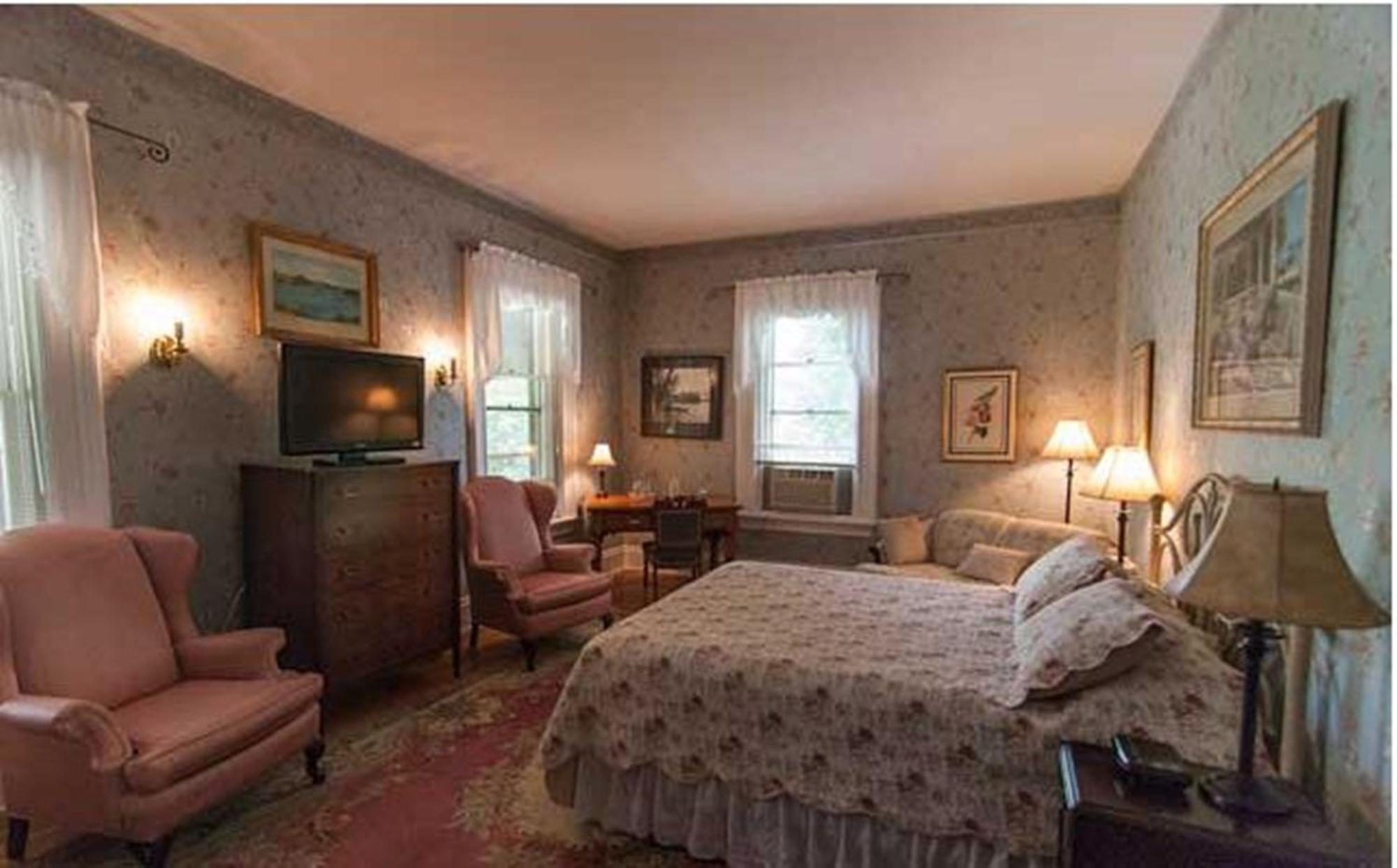 Carriage House Inn Fredericton Exterior foto