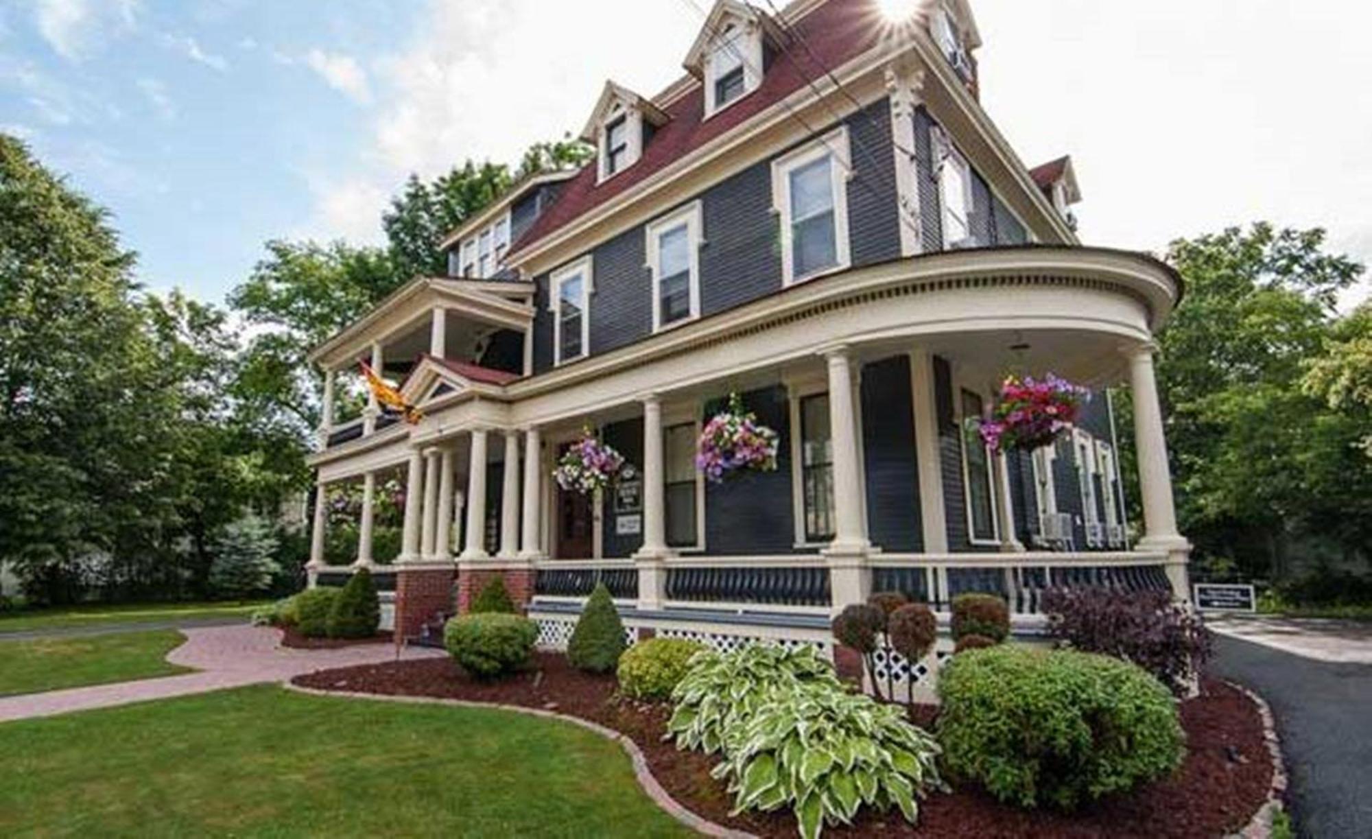 Carriage House Inn Fredericton Exterior foto