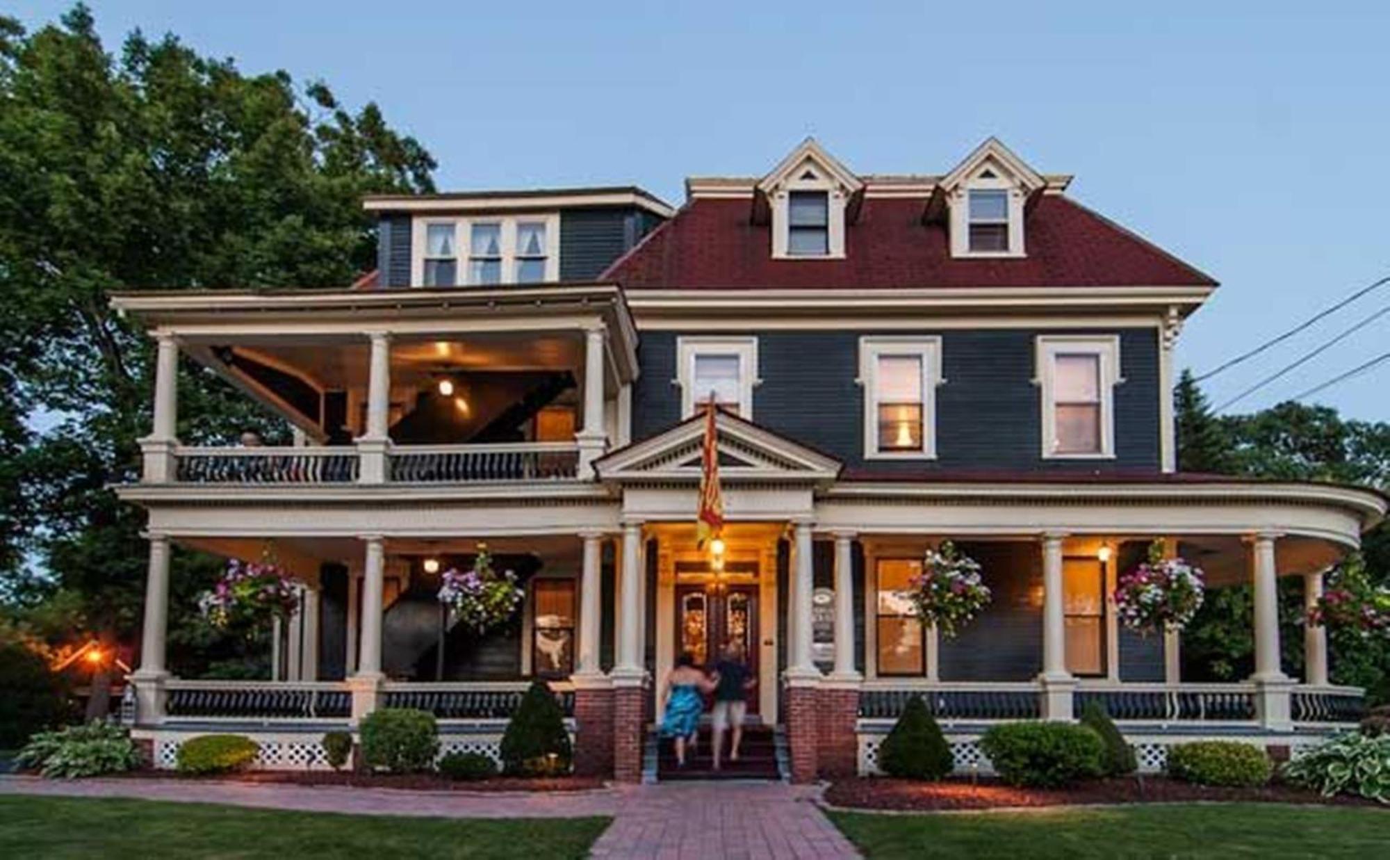 Carriage House Inn Fredericton Exterior foto