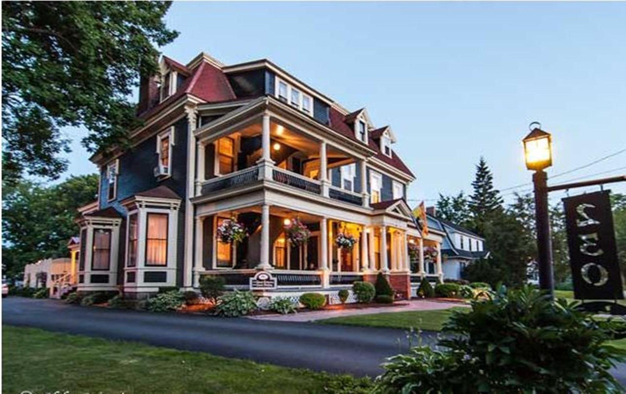 Carriage House Inn Fredericton Exterior foto