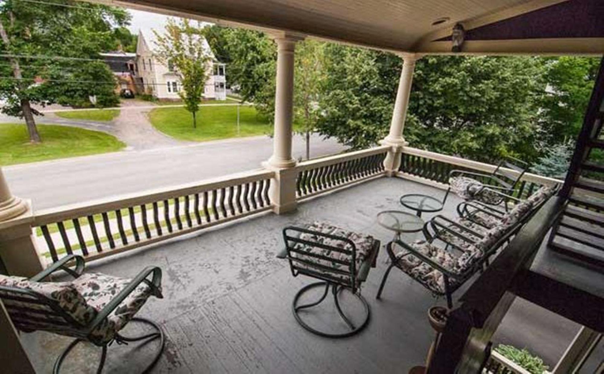 Carriage House Inn Fredericton Exterior foto