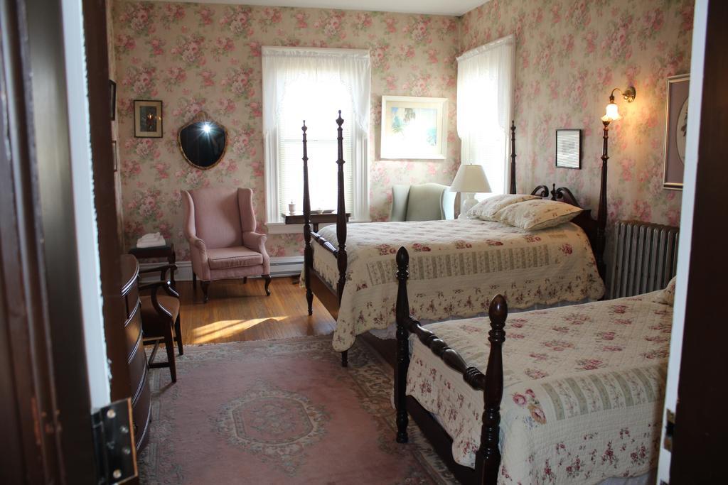 Carriage House Inn Fredericton Exterior foto